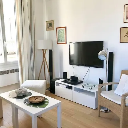 Vieille Ville / Port: 2 Pieces Agreable & Spacieux Appartement *