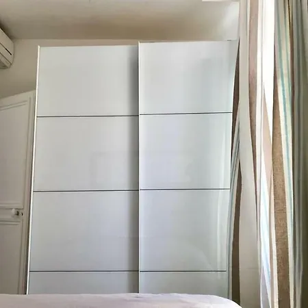 Appartement Vieille Ville / Port: 2 Pieces Agreable & Spacieux Antibes