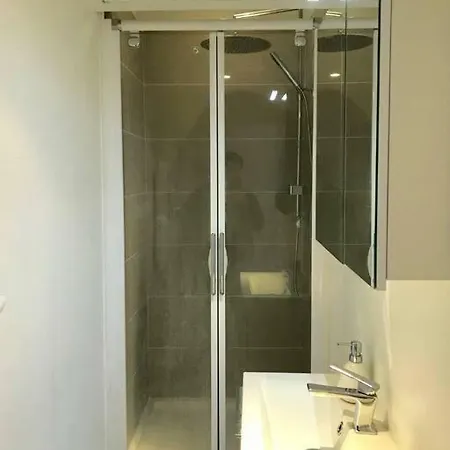 Vieille Ville / Port: 2 Pieces Agreable & Spacieux Appartement